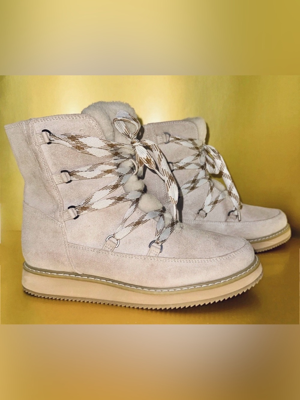 Plush-Lined Lace-Up Winter Boots in Light Beige
